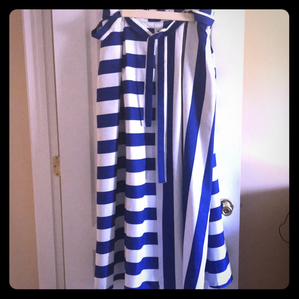 Long Flowing Pocketed Skirt!
